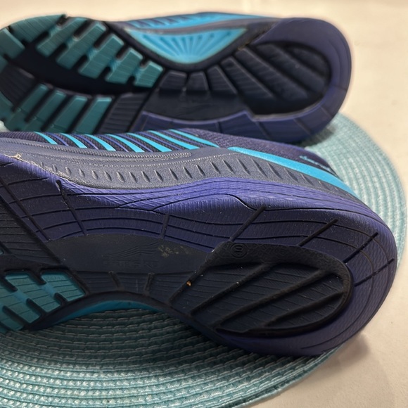 Dansko Penni - Indigo Mesh Sneaker - Size 40, EUC - Picture 10 of 16